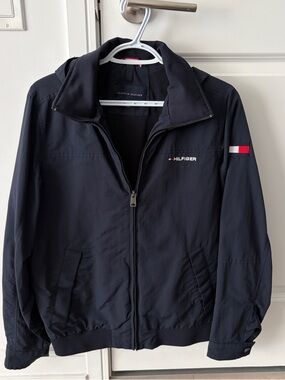 Tommy Hilfiger Men's Navy Full-Zip Windbreaker with hood